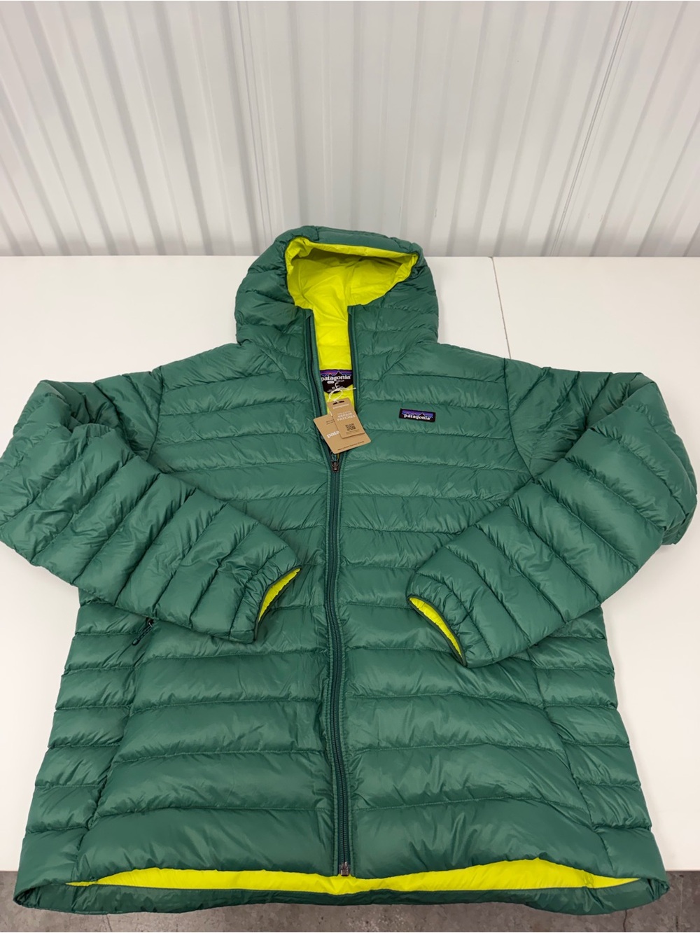 Patagonia mens Down Hoodie Jacket - Green with Yellow Lining